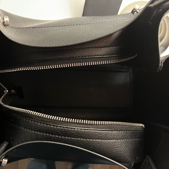 Stylish tote bag in classic black - Picture 2 of 3